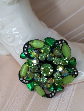 Vintage 1950s Green Crystal Brooch Lime Navettes Japanned Gothic Revival
